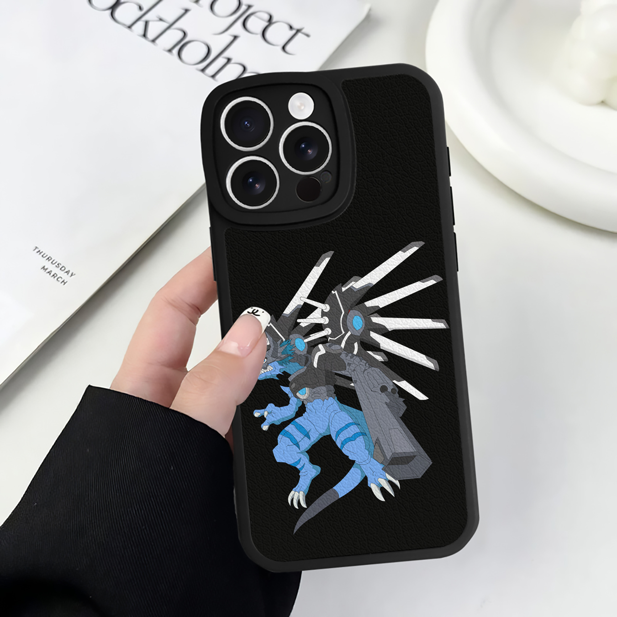 （画像用） Digimon デジタルモンスター/デジモン 【iPhone 16シリーズ対応】シリコンスマホケース（レザー調） 材質：シリコン